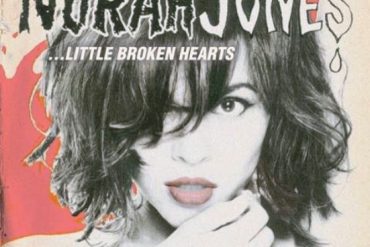 Norah Jones, "Little Broken Hearts" el 1 de mayo de 2012.