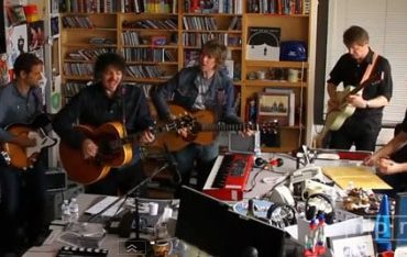 Wilco en la NPR Music.Tiny Desk Concerts, presentando "The Whole Love" 2011