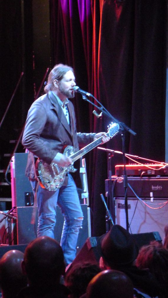 Rich Robinson en concierto, Madrid presentando Through A Crooked Sun 2012 European Tour