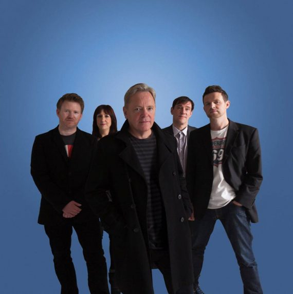 New Order presentan una canción inédita, "Drop the Guitar"