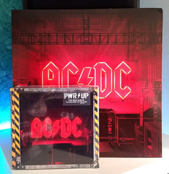 Tal día como hoy ACDC publicaron Power Up