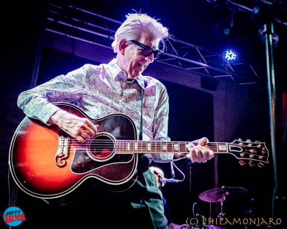 Nick Lowe Los Straitjackets 2022.