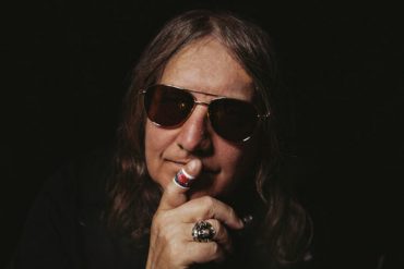 Kevn Kinney de Drivin N Cryin, anuncia primer disco en solitario Think About It