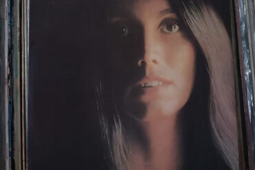 Emmylou Harris Luxury Liner disco review.