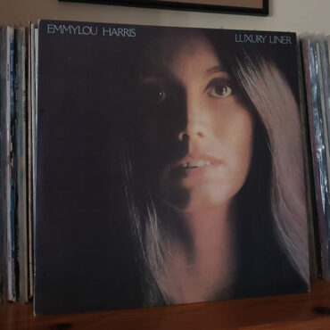 Emmylou Harris Luxury Liner disco review.